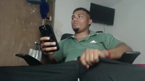 Snapshot of demol_latin chatting on April 6, 2026, 10:33 pm MASTER DAV online show from April 6, 2026, 10:33 pm