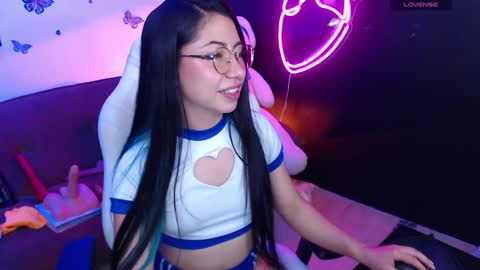 Demy  online show from December 12, 2024, 4:37 am