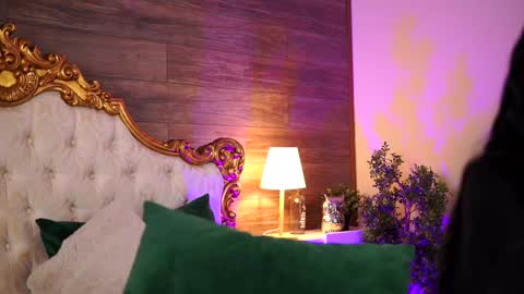 denisedevilles online show from December 20, 2024, 10:49 am