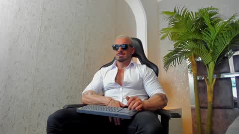 dennis_cox_ online show from January 8, 2025, 12:26 pm