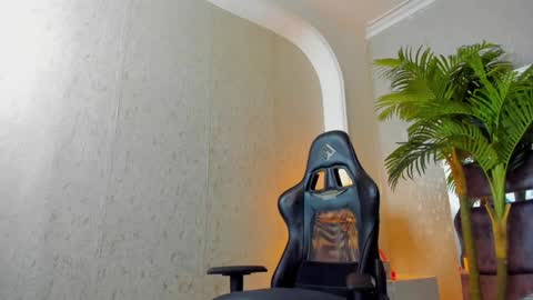 dennis_cox_ online show from January 8, 2025, 3:28 pm