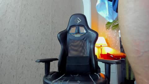 dennis_cox_ online show from January 21, 2025, 11:24 am