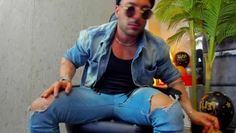 dennis_cox_ online show from January 22, 2025, 3:52 am