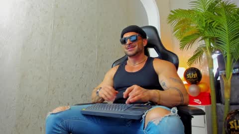 dennis_cox_ online show from January 22, 2025, 6:52 am