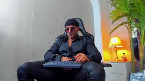 dennis_cox_ online show from January 26, 2025, 3:14 pm