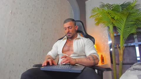 dennis_cox_ online show from February 4, 2025, 1:16 pm