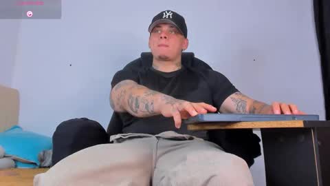 dennis munera online show from October 3, 2025, 12:02 pm