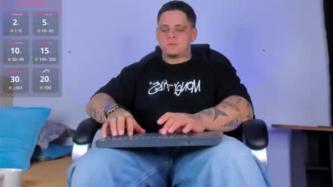 dennis munera online show from October 13, 2025, 9:42 am