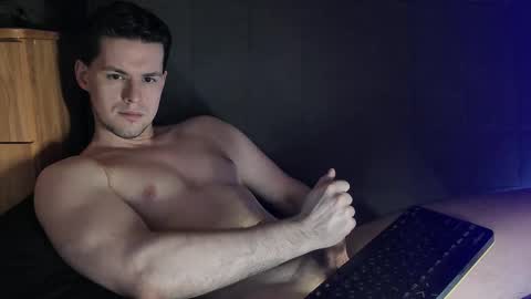 Snapshot of dennis_night chatting on March 12, 2025, 10:39 pm Den online show from March 12, 2025, 10:39 pm