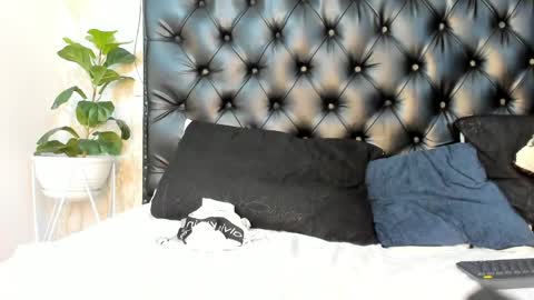 denzelrios online show from April 9, 2026, 6:19 am