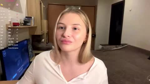 Vi  Victoria online show from November 3, 2025, 4:52 pm