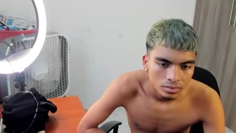 Snapshot of dereck_dosantos chatting on March 13, 2026, 10:38 pm dereck_dosantos online show from March 13, 2026, 10:38 pm