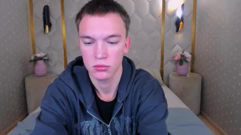 Derek online show from November 18, 2025, 1:04 pm