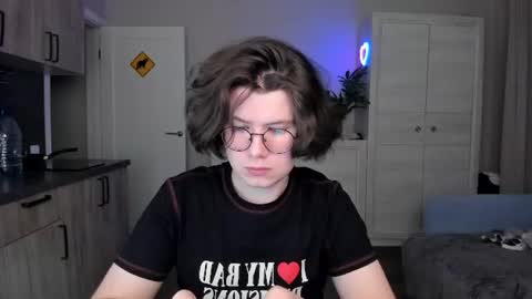 Derek online show from June 14, 2026, 8:33 pm