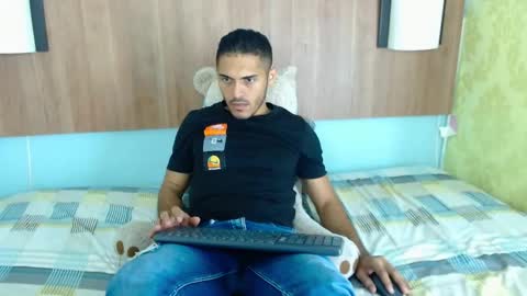 D E R E K online show from December 5, 2025, 12:14 pm