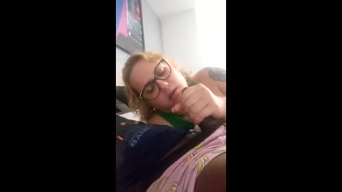 Derk  Mae online show from April 12, 2026, 8:58 pm