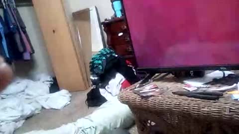 Snapshot of derrickagain chatting on April 28, 2026, 7:46 am Beeasy online show from April 28, 2026, 7:46 am