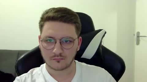 dervechi online show from November 28, 2025, 7:49 pm