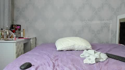 Snapshot of desert2blosom chatting on December 28, 2024, 1:18 am Mia online show from December 28, 2024, 1:18 am