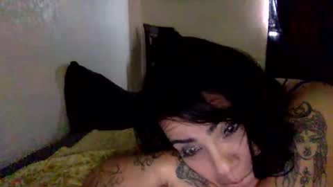 desert beauty420 online show from April 19, 2026, 4:28 pm