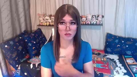 LORINE online show from September 13, 2025, 10:42 pm