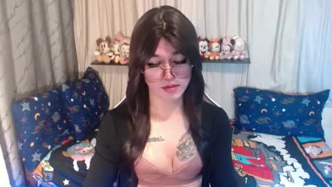 LORINE online show from September 19, 2025, 9:26 pm