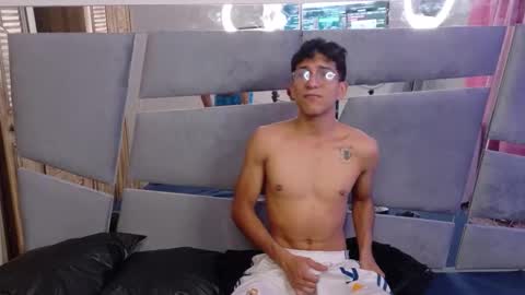 desire4duo online show from November 22, 2025, 2:16 pm