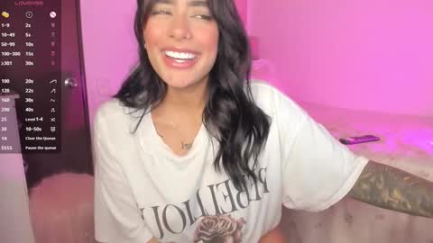 Sophie  online show from November 5, 2025, 12:32 am