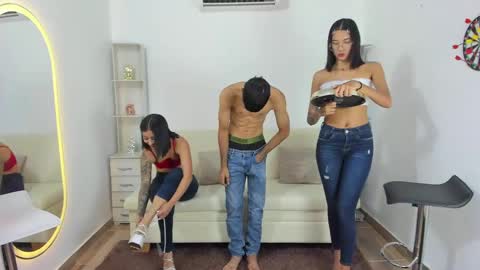 Snapshot of desiredworld_ chatting on June 7, 2026, 6:28 am JASMINE - DARWIN - MEGAN - JUANCA online show from June 7, 2026, 6:28 am
