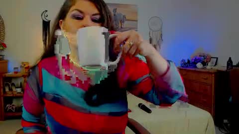 Snapshot of desirehellen chatting on June 4, 2026, 8:31 am HellenMoon online show from June 4, 2026, 8:31 am