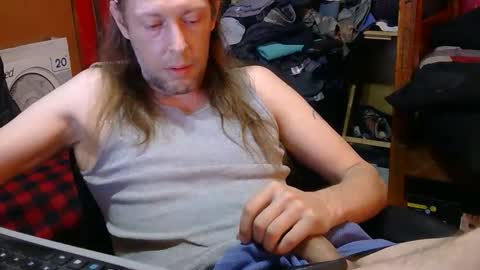Snapshot of desolation2012 chatting on June 2, 2026, 4:36 am desolation2012 online show from June 2, 2026, 4:36 am