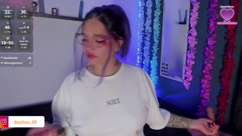 Snapshot of destiny14_ chatting on February 6, 2026, 1:21 am Dani online show from February 6, 2026, 1:21 am