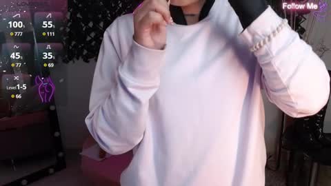 Snapshot of destinyhills_ chatting on February 8, 2025, 12:17 pm Destiny online show from February 8, 2025, 12:17 pm