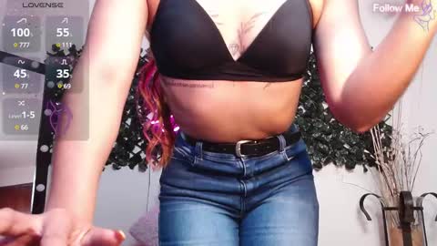 Snapshot of destinyhills_ chatting on February 10, 2025, 12:29 pm Destiny online show from February 10, 2025, 12:29 pm