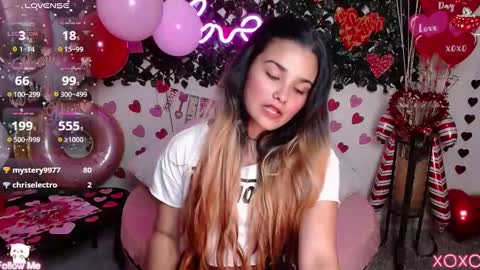 Snapshot of destinyhills_ chatting on February 17, 2025, 3:20 pm Destiny online show from February 17, 2025, 3:20 pm