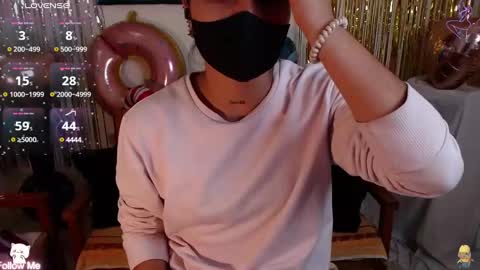 Snapshot of destinyhills_ chatting on February 20, 2025, 12:15 pm Destiny online show from February 20, 2025, 12:15 pm