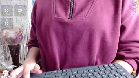 Snapshot of destinyhills_ chatting on February 25, 2025, 12:13 pm Destiny online show from February 25, 2025, 12:13 pm