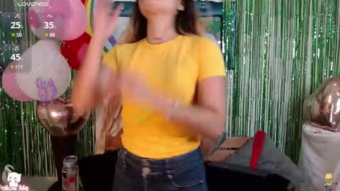 Snapshot of destinyhills_ chatting on March 7, 2025, 12:23 pm Destiny online show from March 7, 2025, 12:23 pm