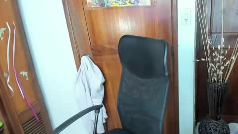 Snapshot of destinyhills_ chatting on September 10, 2025, 1:27 am Destiny online show from September 10, 2025, 1:27 am