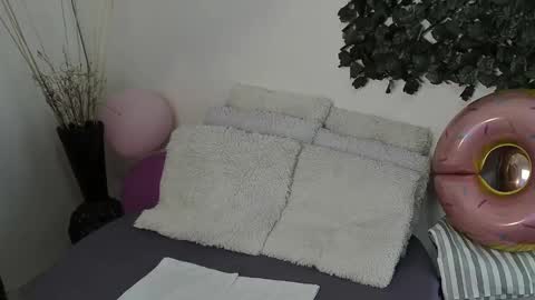 Snapshot of destinyhills_ chatting on September 10, 2025, 1:44 pm Destiny online show from September 10, 2025, 1:44 pm