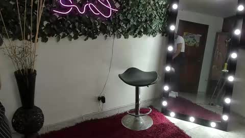 Snapshot of destinyhills_ chatting on September 30, 2025, 12:10 pm Destiny online show from September 30, 2025, 12:10 pm