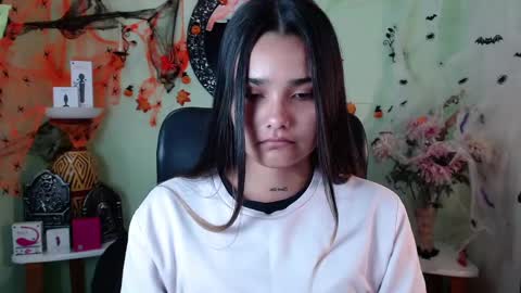 Snapshot of destinyhills_ chatting on October 13, 2025, 12:05 pm Destiny online show from October 13, 2025, 12:05 pm