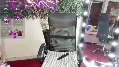 Snapshot of destinyhills_ chatting on November 21, 2025, 3:00 pm Destiny online show from November 21, 2025, 3:00 pm