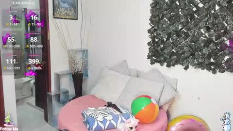 Snapshot of destinyhills_ chatting on November 29, 2025, 2:36 am Destiny online show from November 29, 2025, 2:36 am