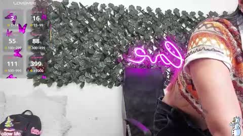 Snapshot of destinyhills_ chatting on December 1, 2025, 11:59 am Destiny online show from December 1, 2025, 11:59 am