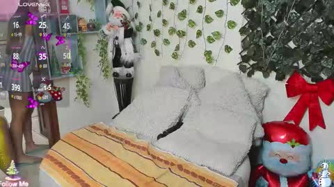 Snapshot of destinyhills_ chatting on December 3, 2025, 2:26 pm Destiny online show from December 3, 2025, 2:26 pm