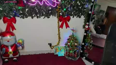 Snapshot of destinyhills_ chatting on December 4, 2025, 12:03 pm Destiny online show from December 4, 2025, 12:03 pm