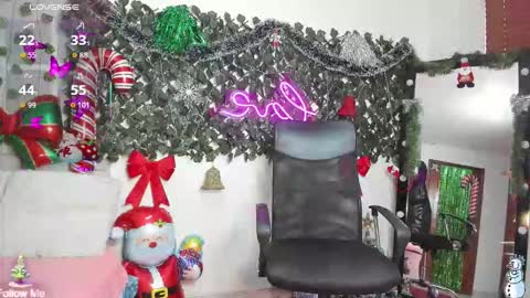 Snapshot of destinyhills_ chatting on December 20, 2025, 12:12 pm Destiny online show from December 20, 2025, 12:12 pm