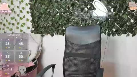 Snapshot of destinyhills_ chatting on February 3, 2026, 12:21 pm Destiny online show from February 3, 2026, 12:21 pm