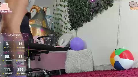 Snapshot of destinyhills_ chatting on February 7, 2026, 2:37 am Destiny online show from February 7, 2026, 2:37 am